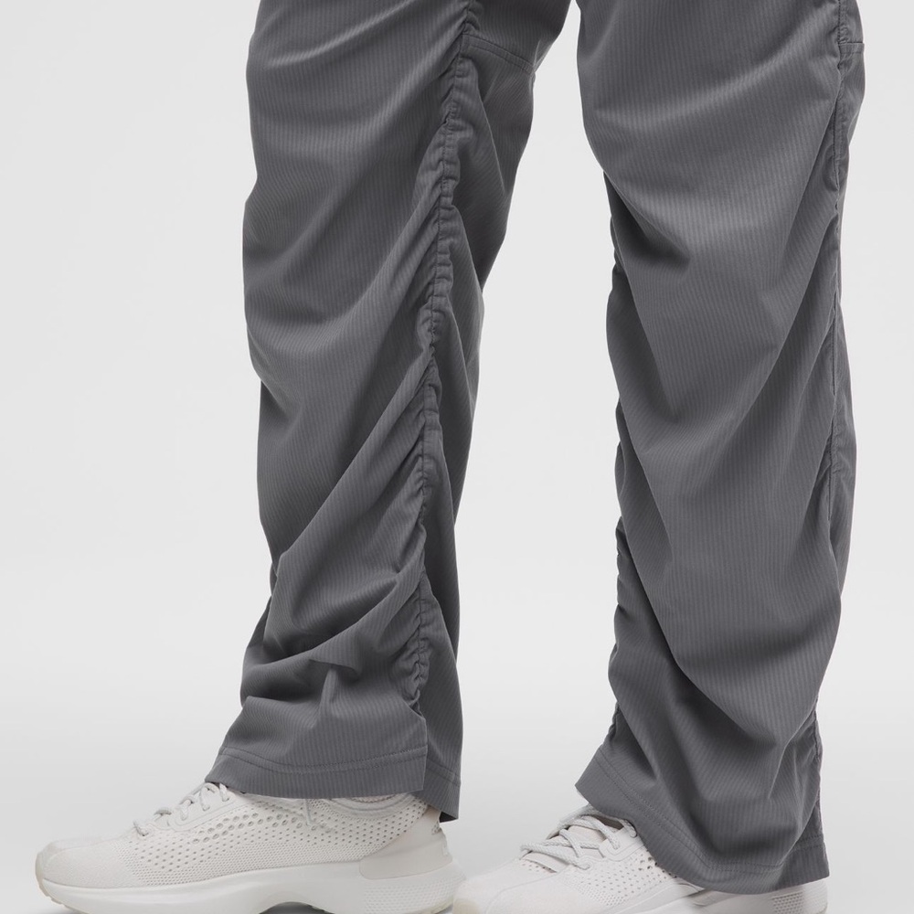 NWT Lululemon Dance Studio Slim-Fit High-Rise Flared Pant
Solar Grey - Picture 7 of 7